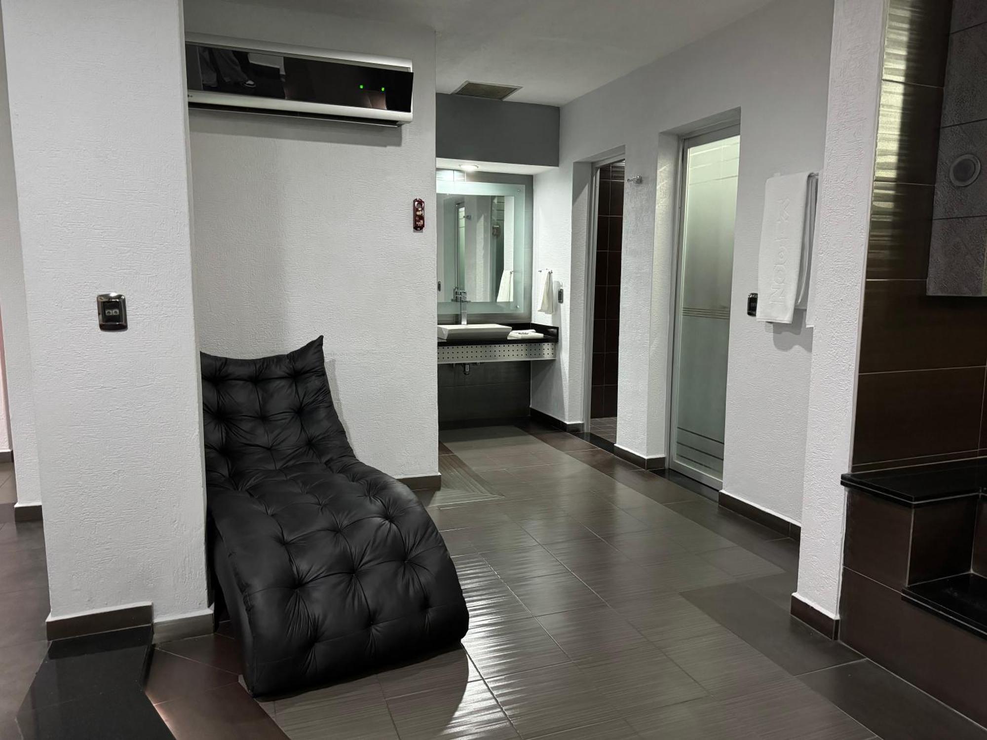 Kuboz Motor Hotel Zapopan Exteriör bild